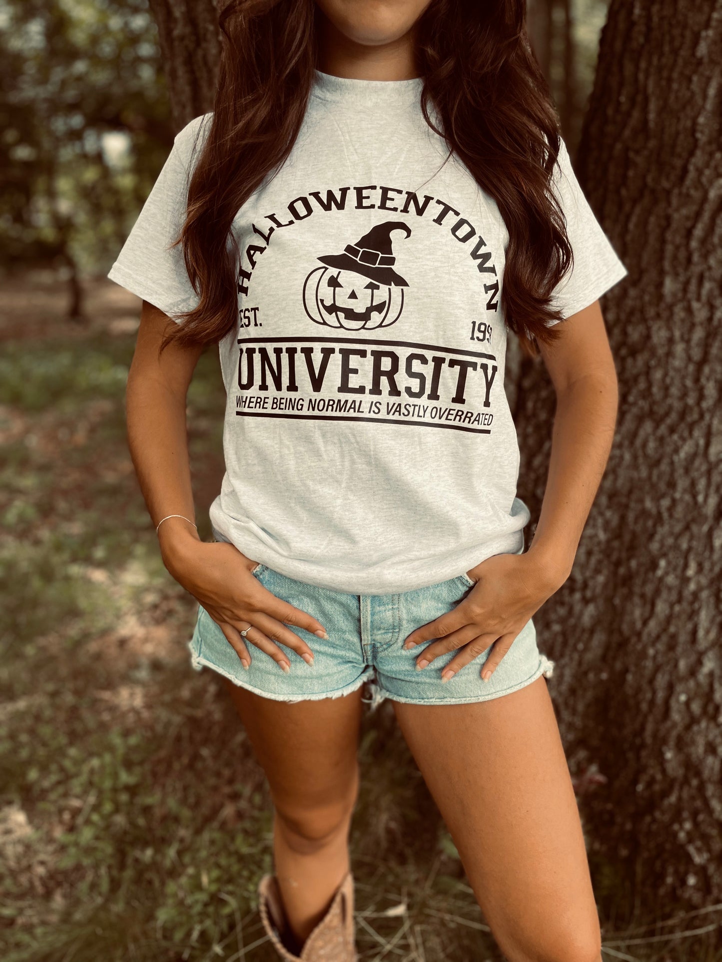 halloweentown uni tee