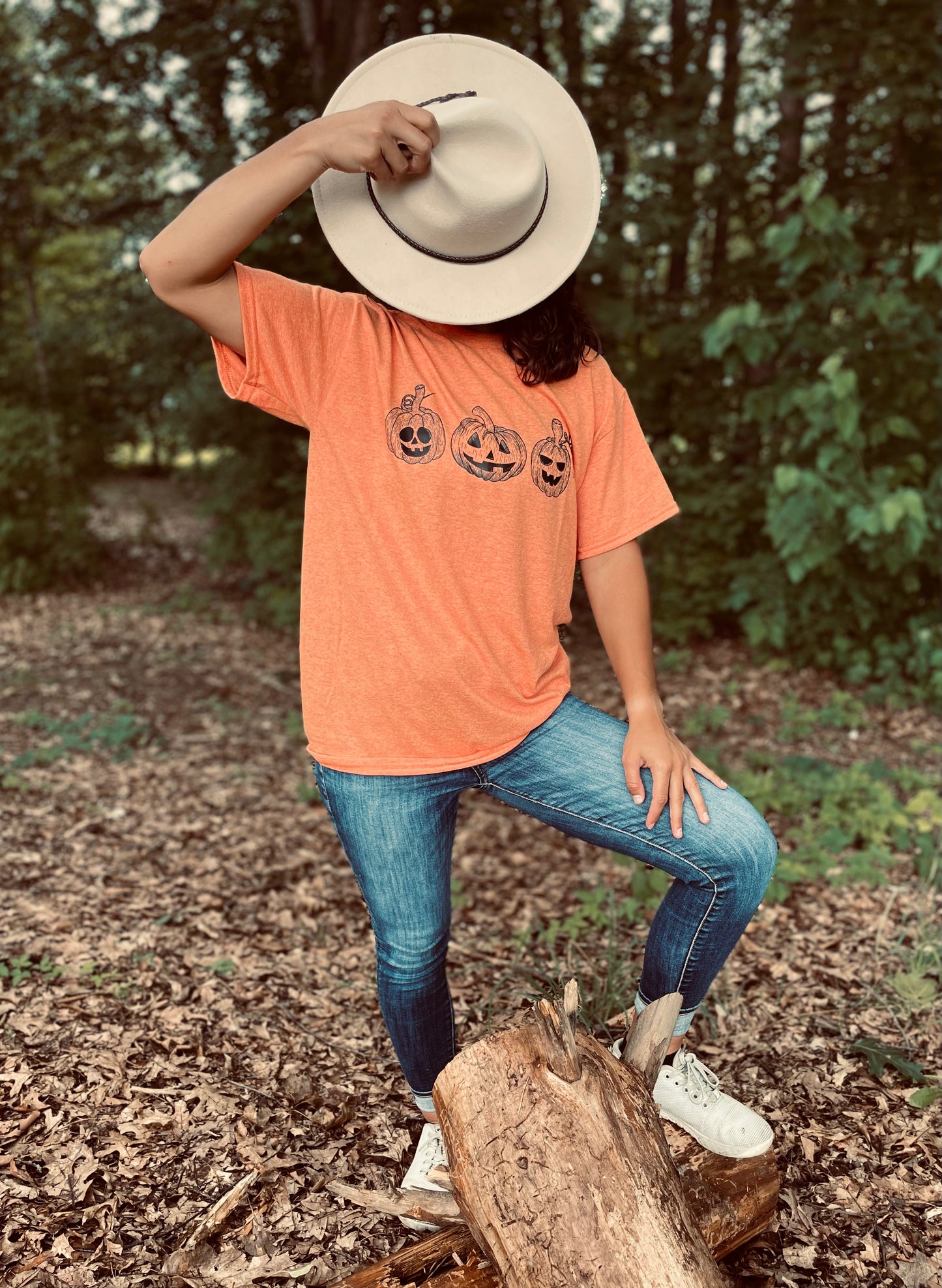 sketch pumpkins tee